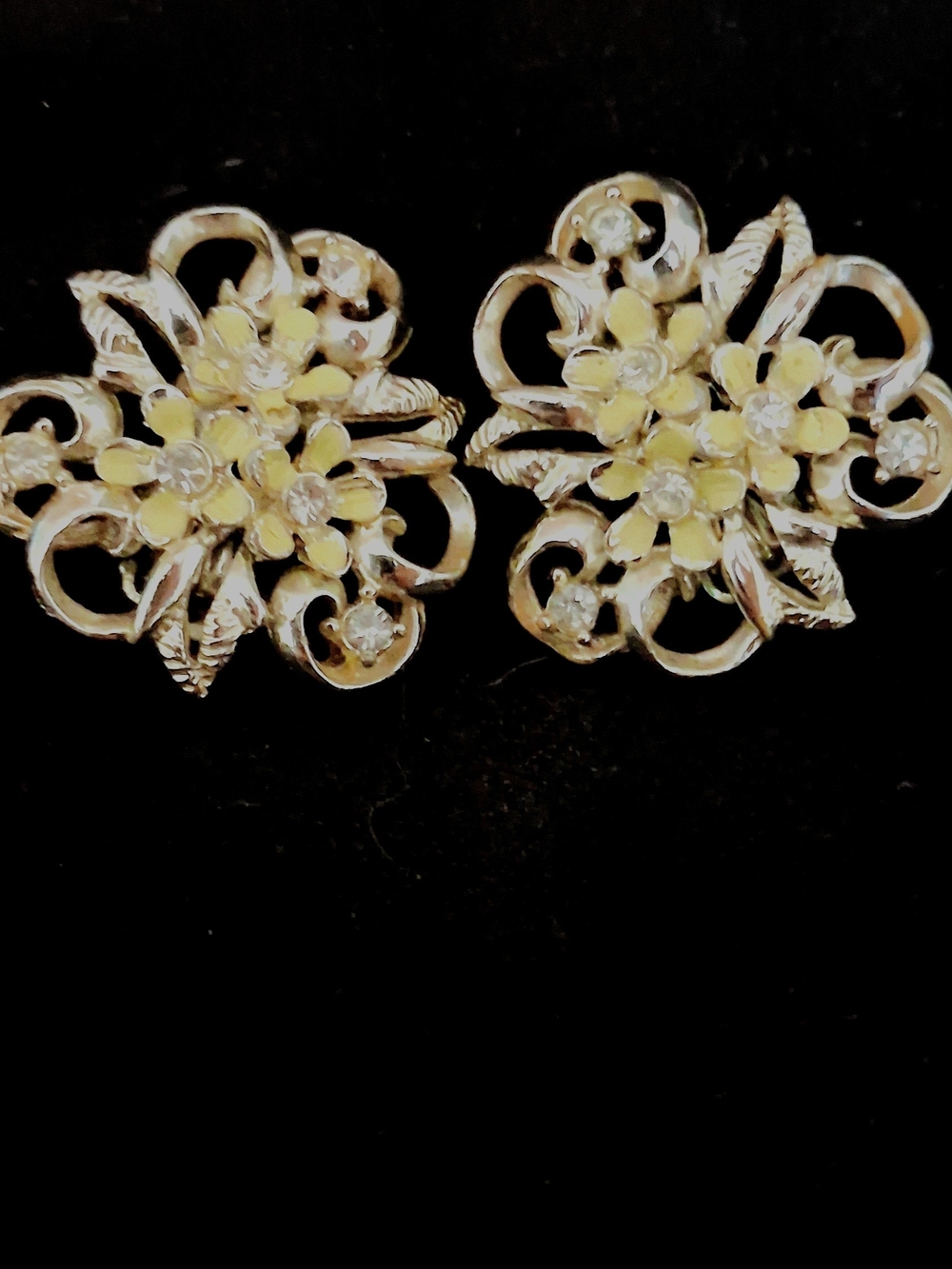 Vintage Gold Tone Floral Enamel Rhinestone Clip On Earrings